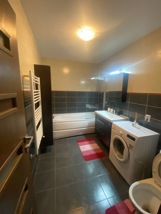 Vânzare apartament 3 camere tip PENTHOUSE Tractorul(Coresi) Brașov