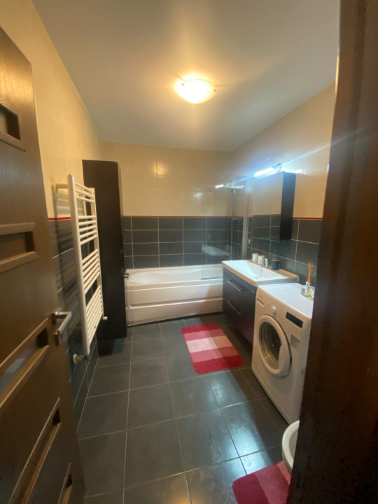 Vânzare apartament 3 camere tip PENTHOUSE Tractorul(Coresi) Brașov