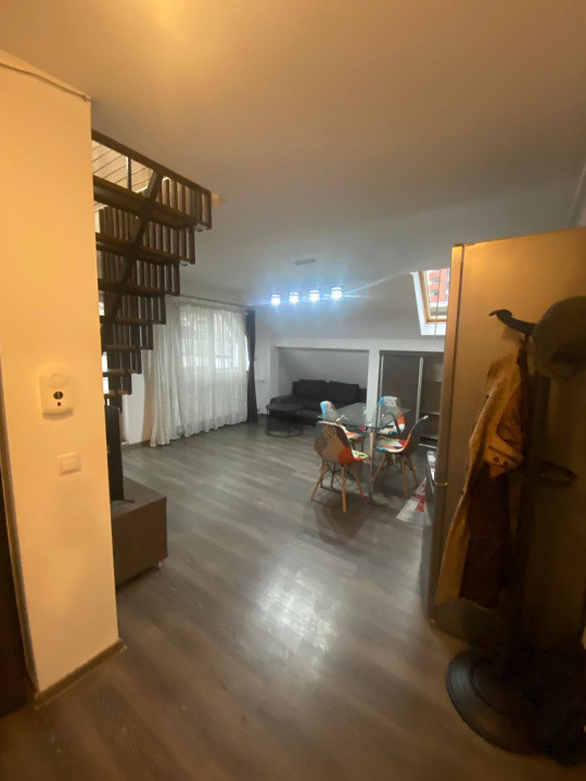 Vânzare apartament 3 camere tip PENTHOUSE Tractorul(Coresi) Brașov