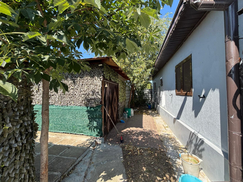 CASA  DE VANZARE IN GAROAFA ( E85)