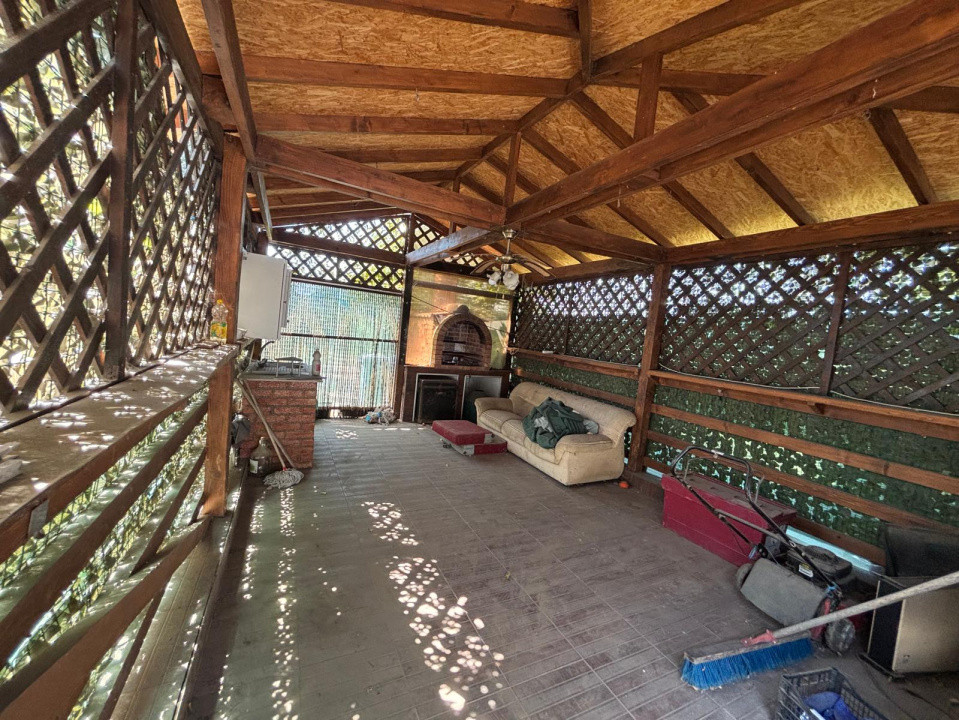 CASA  DE VANZARE IN GAROAFA ( E85)