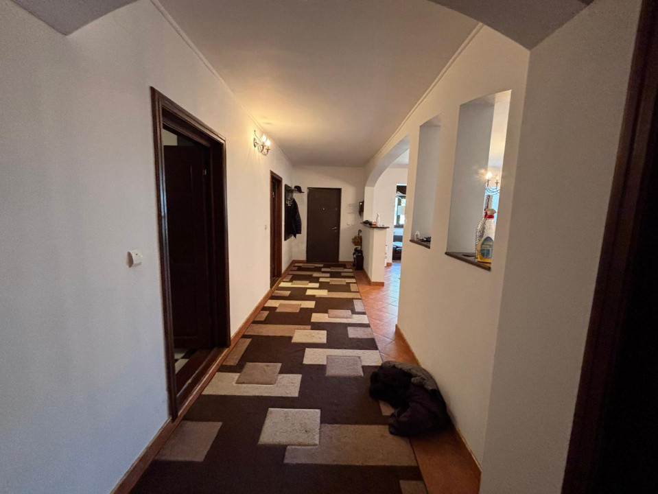 CASA  DE VANZARE IN GAROAFA ( E85)