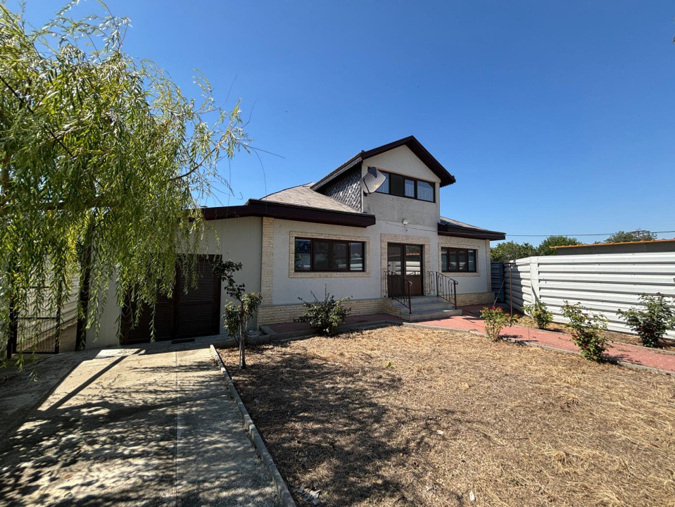CASA  DE VANZARE IN GAROAFA ( E85)