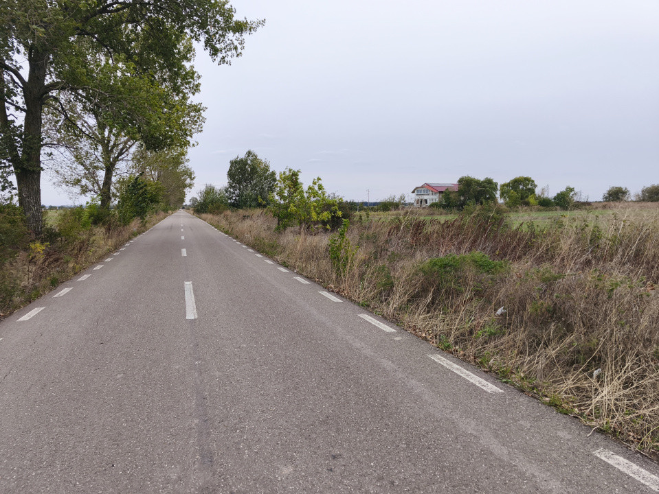 Teren extravilan 9113 mp in apropierea drumului E85