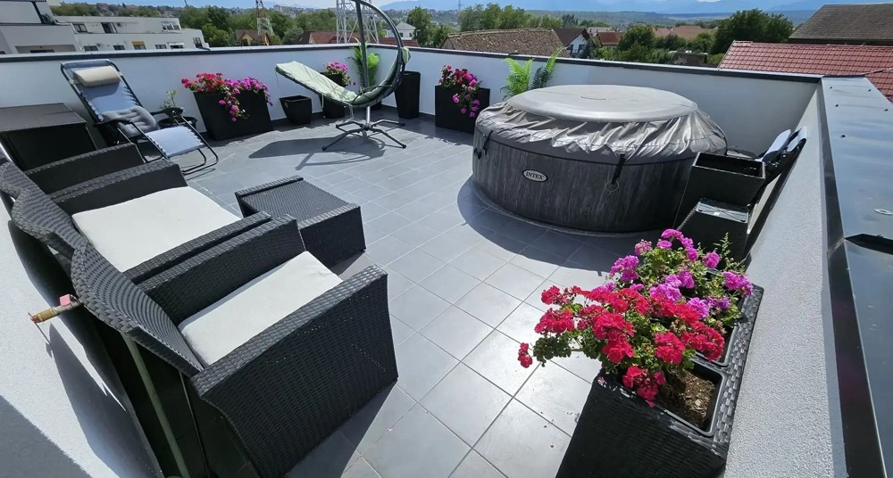 Penthouse de inchiriat 2 camere - terasa cu jacuzzi | Zona Turnisor