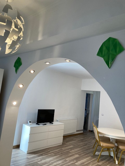 Vanzare - apartament 2 camere — zona restaurant Pronto