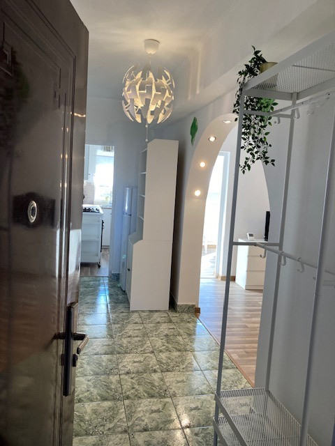 Vanzare - apartament 2 camere — zona restaurant Pronto