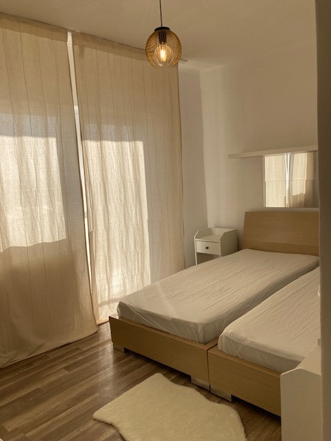 Vanzare - apartament 2 camere — zona restaurant Pronto