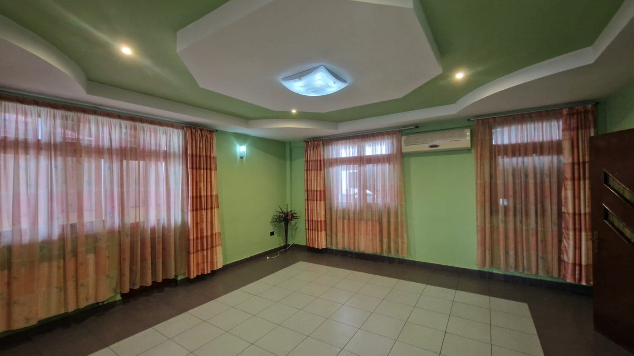 Spatiu comercial, 800mp, Rovine, zona Piata Centrala