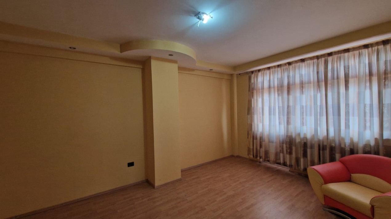 Spatiu comercial, 800mp, Rovine, zona Piata Centrala