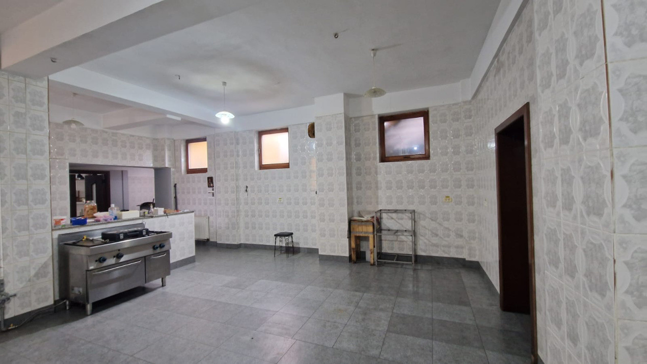 Spatiu comercial, 800mp, Rovine, zona Piata Centrala