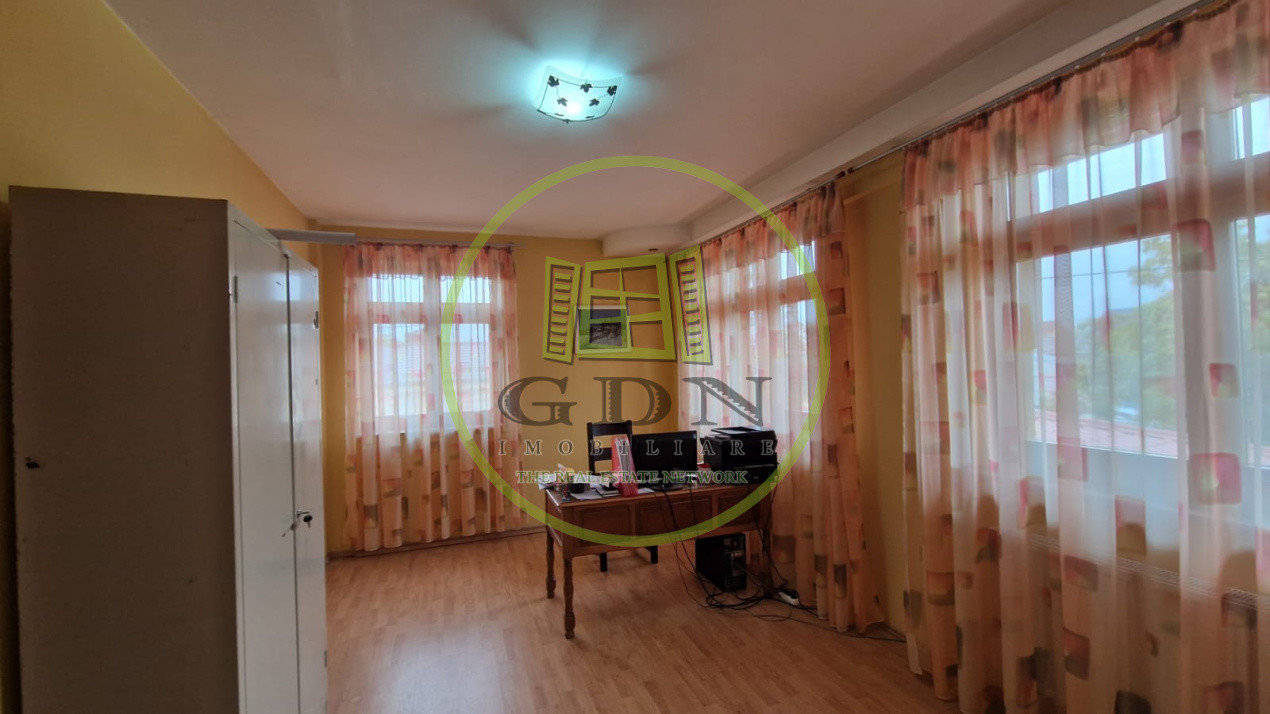 Spatiu comercial, 800mp, Rovine, zona Piata Centrala