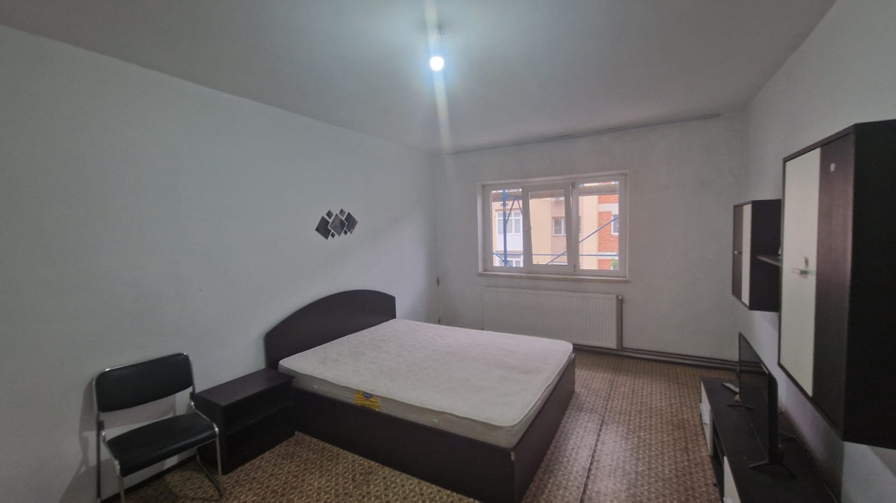 Apartament 2 camere, decomandat, 50mp, cartier 1 mai, zona Pelendava