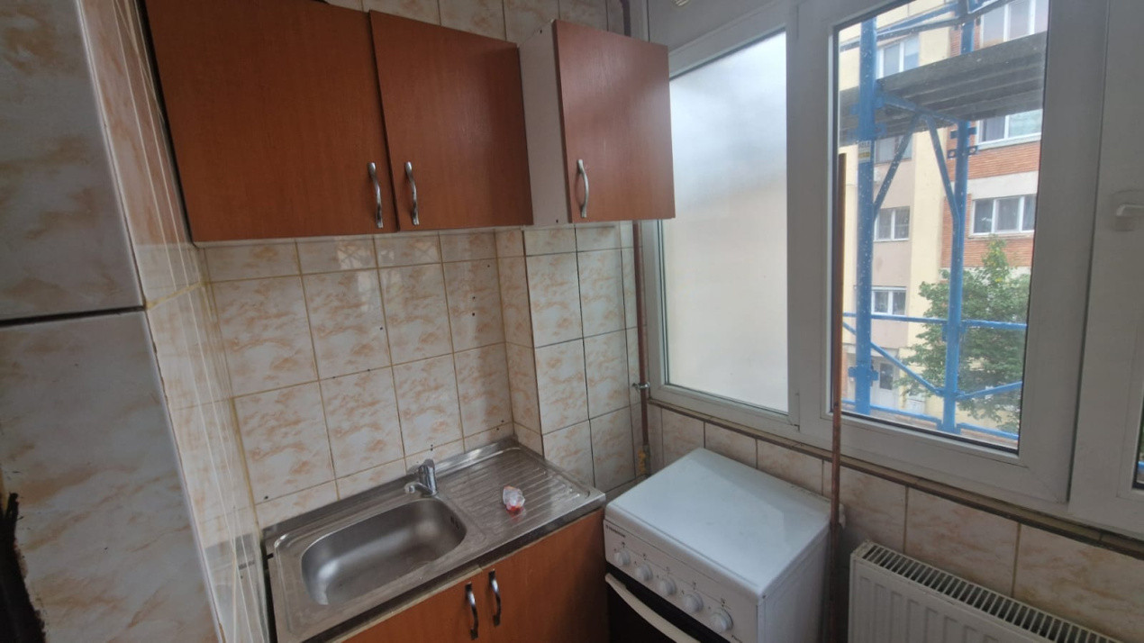Apartament 2 camere, decomandat, 50mp, cartier 1 mai, zona Pelendava