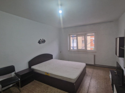 Apartament 2 camere, decomandat, 50mp, cartier 1 mai, zona Pelendava