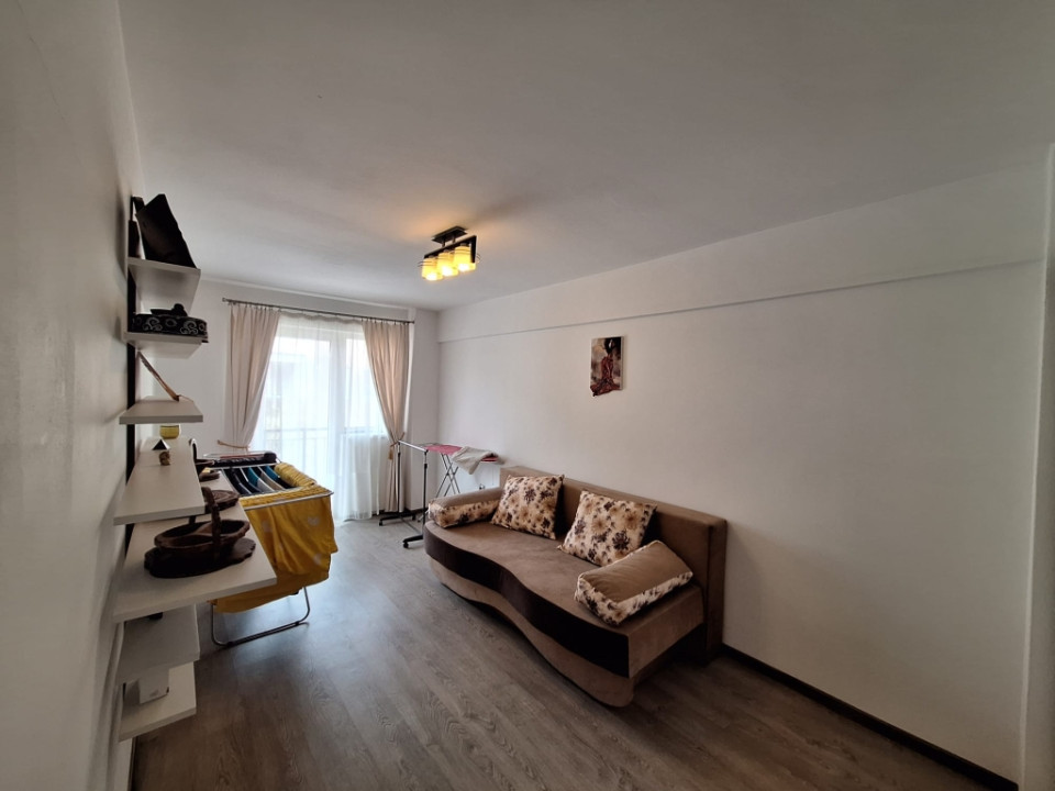 Apartament cu 4 camere decomandat, mobilat în Floreşti