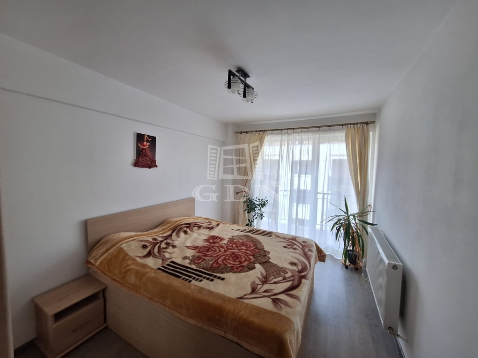 Apartament cu 4 camere decomandat, mobilat în Floreşti