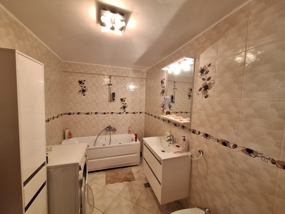 Apartament cu 4 camere decomandat, mobilat în Floreşti