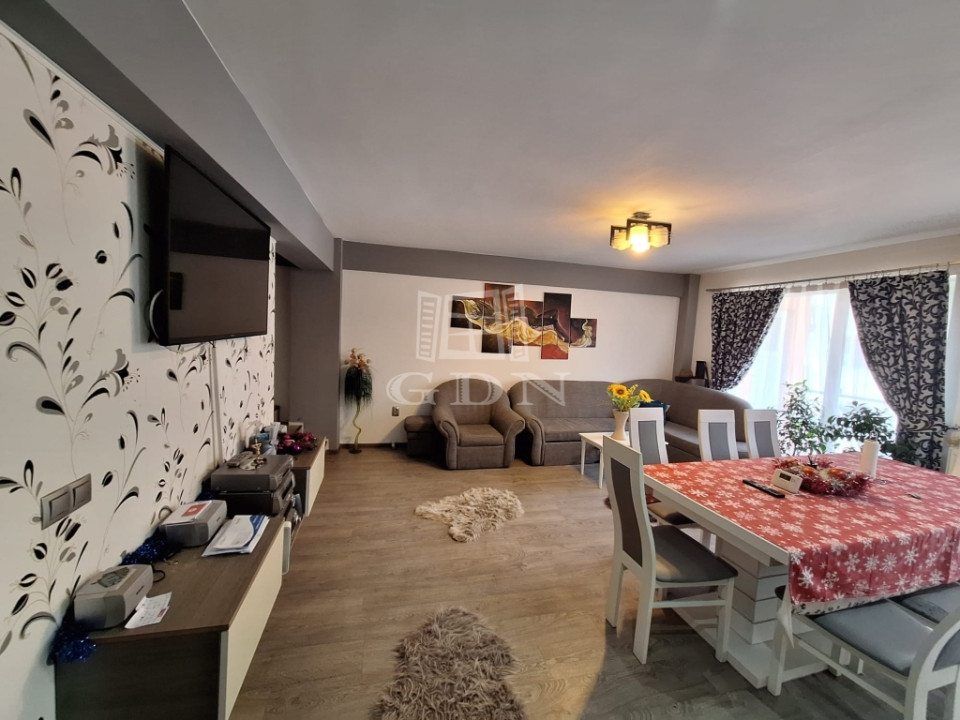 Apartament cu 4 camere decomandat, mobilat în Floreşti