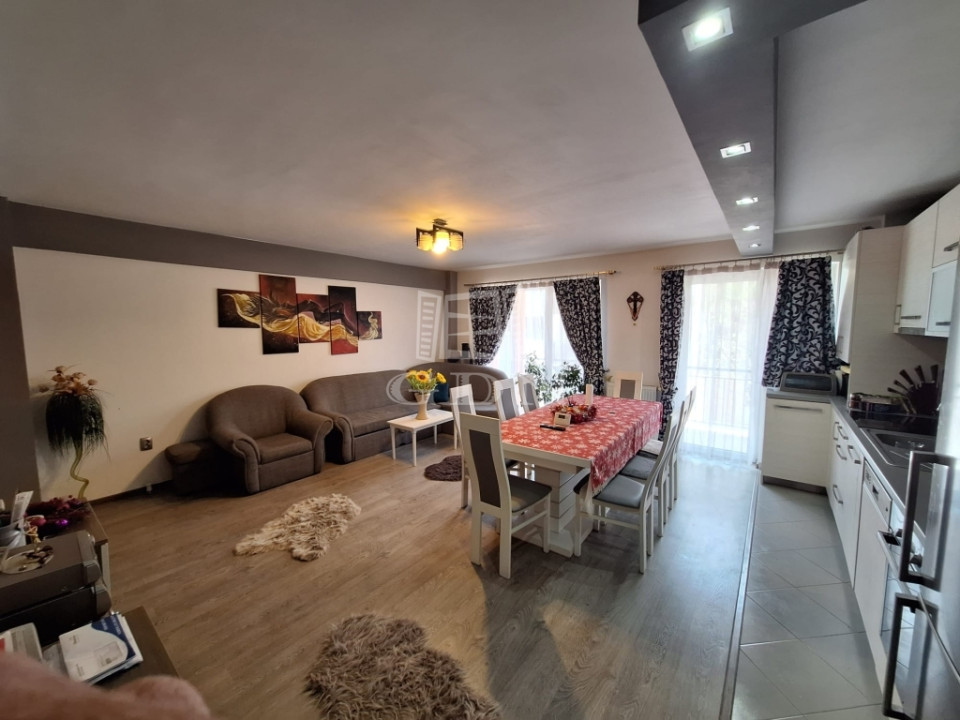 Apartament cu 4 camere decomandat, mobilat în Floreşti