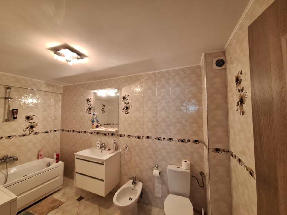 Apartament cu 4 camere decomandat, mobilat în Floreşti