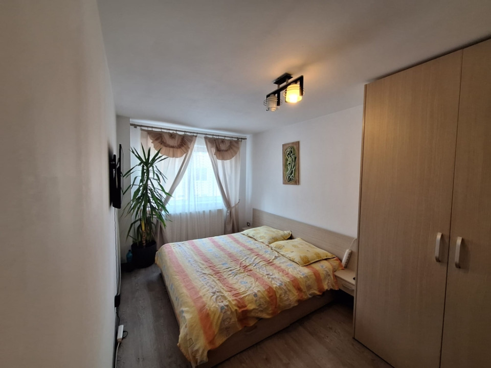 Apartament cu 4 camere decomandat, mobilat în Floreşti