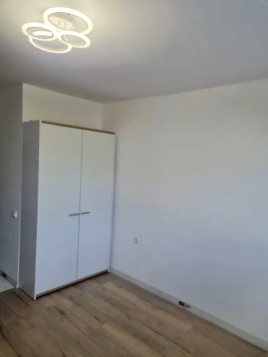 Garsonieră modernă de închiriat