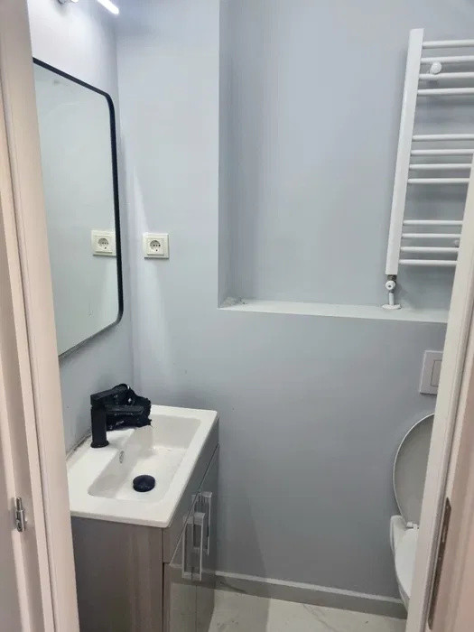 Garsonieră modernă de închiriat
