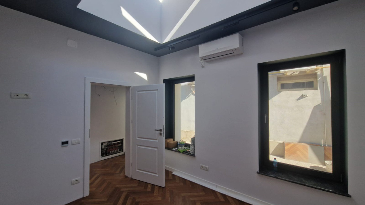 Spatiu comercial, 60mp+curte, Central