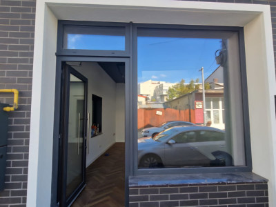 Spatiu comercial, 60mp+curte, Central