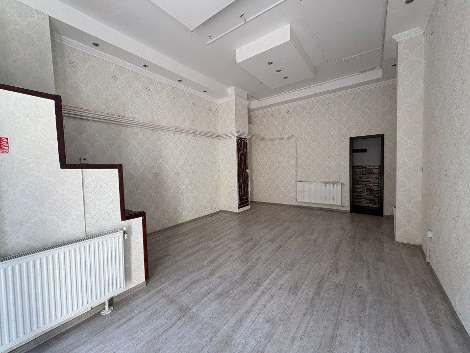 Spatiu comercial, parter + demisol, 51 mp, Zona Centrala