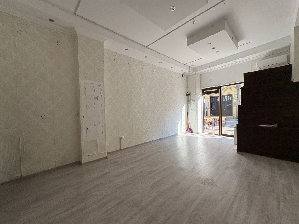 Spatiu comercial, parter + demisol, 51 mp, Zona Centrala