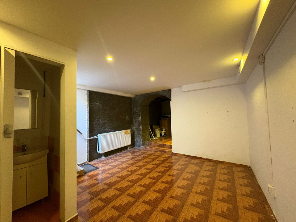Spatiu comercial, parter + demisol, 51 mp, Zona Centrala