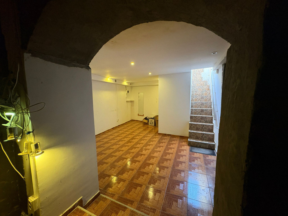 Spatiu comercial, parter + demisol, 51 mp, Zona Centrala