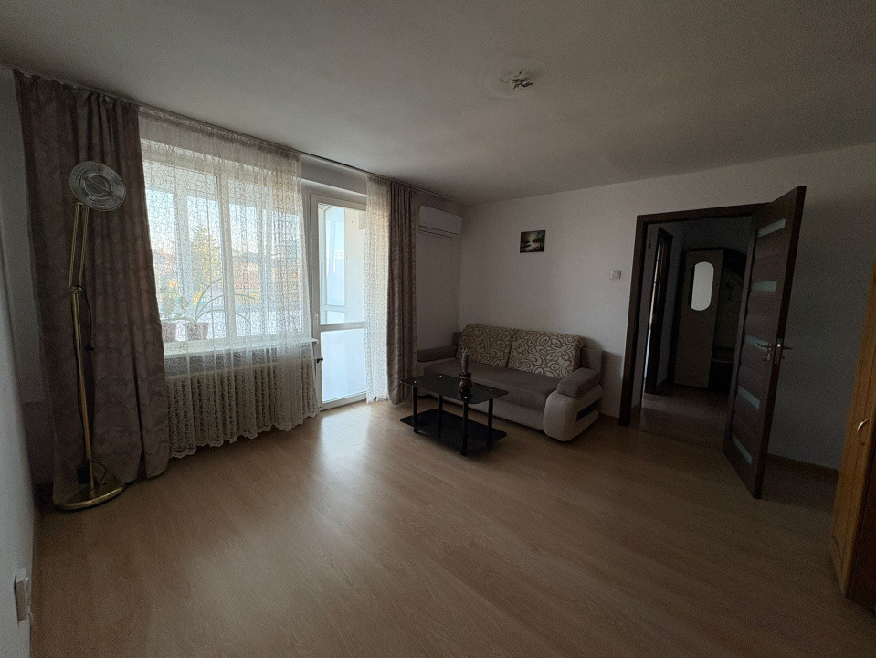 Apartament, semidecomandat, 50 mp, Zona Centrala