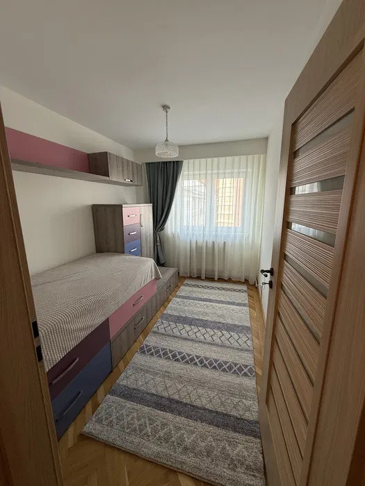 🏡 Închiriez apartament 3 camere – decomandat, complet renovat și mobilat