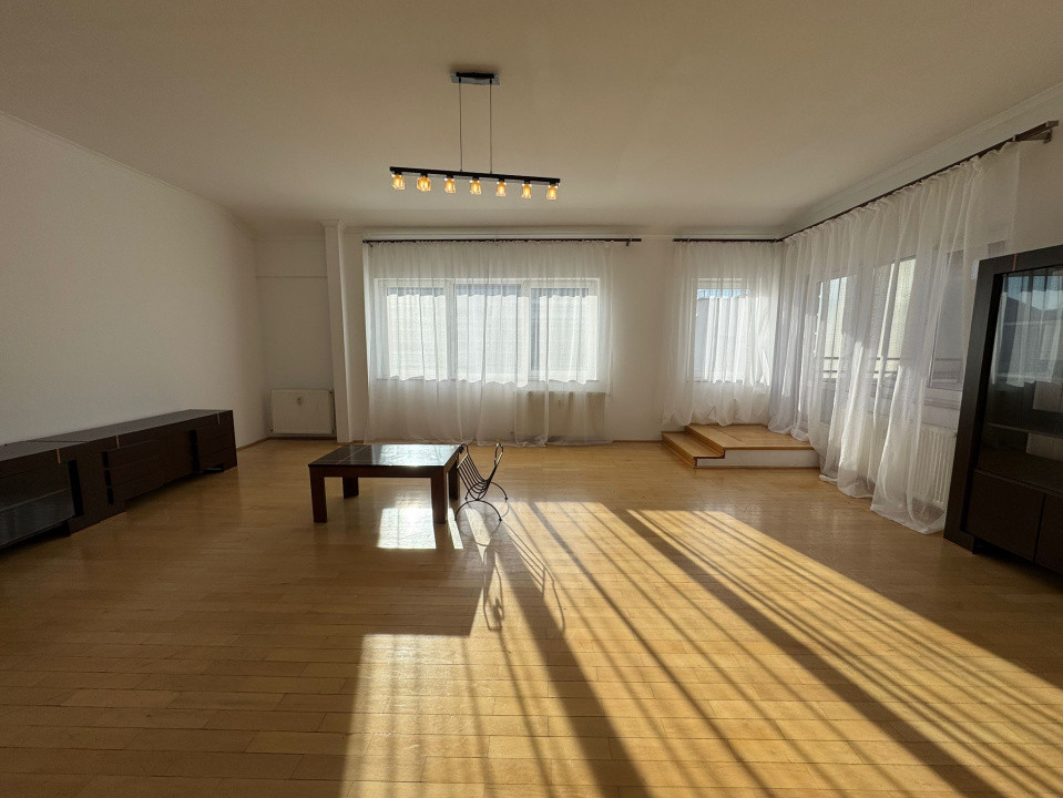Închiriere Penthouse în centrul Clujului, 150 mp.,+ terasă de 90 mp.