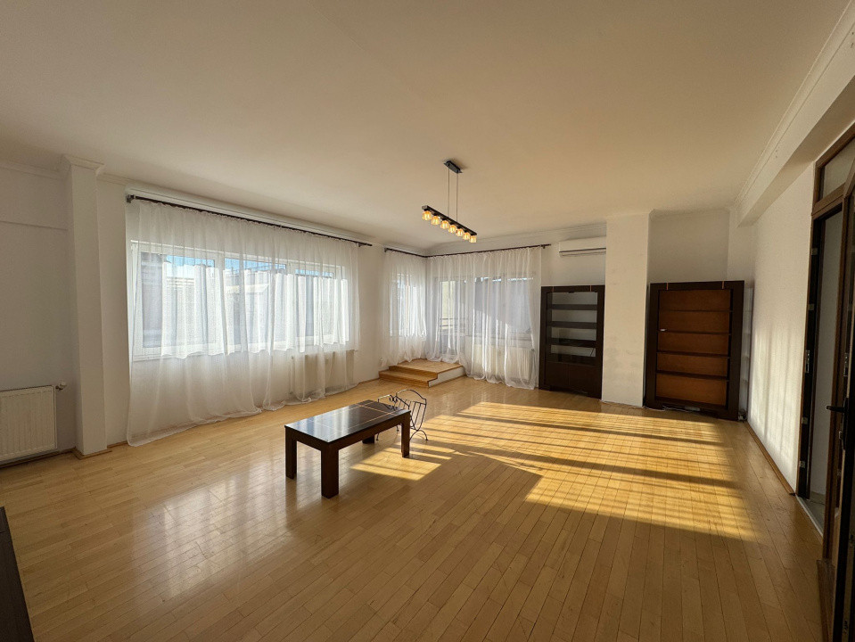 Închiriere Penthouse în centrul Clujului, 150 mp.,+ terasă de 90 mp.