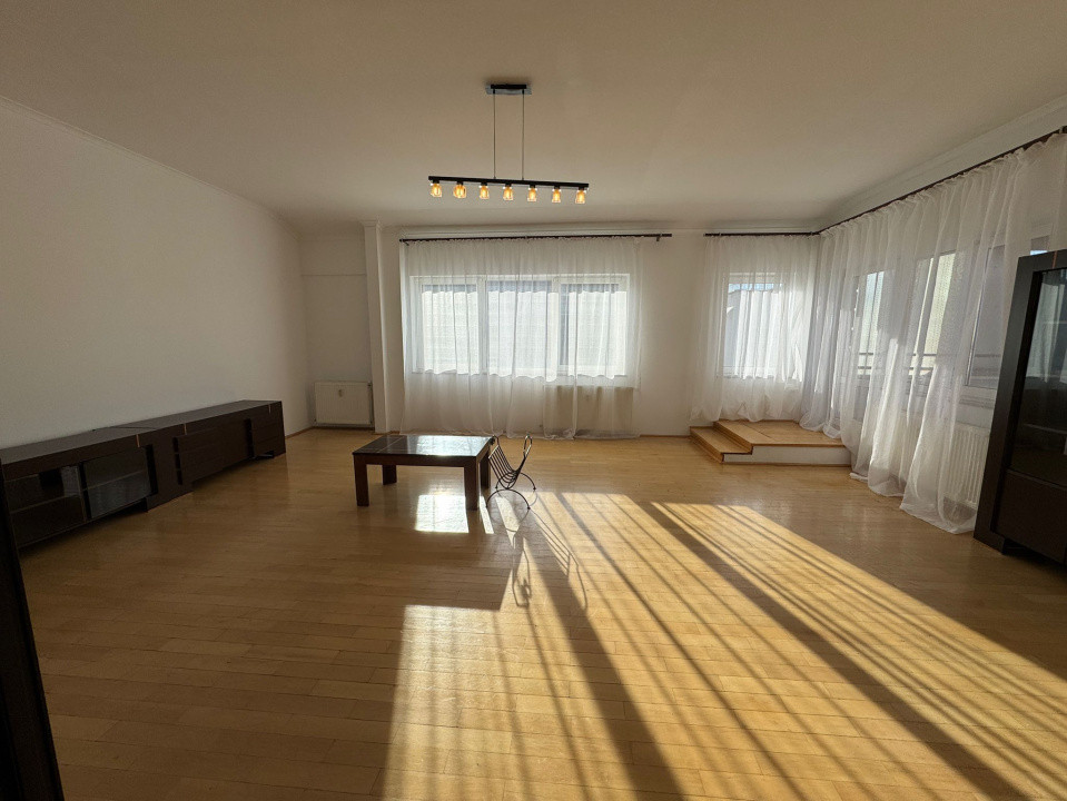 Închiriere Penthouse în centrul Clujului, 150 mp.,+ terasă de 120 mp.