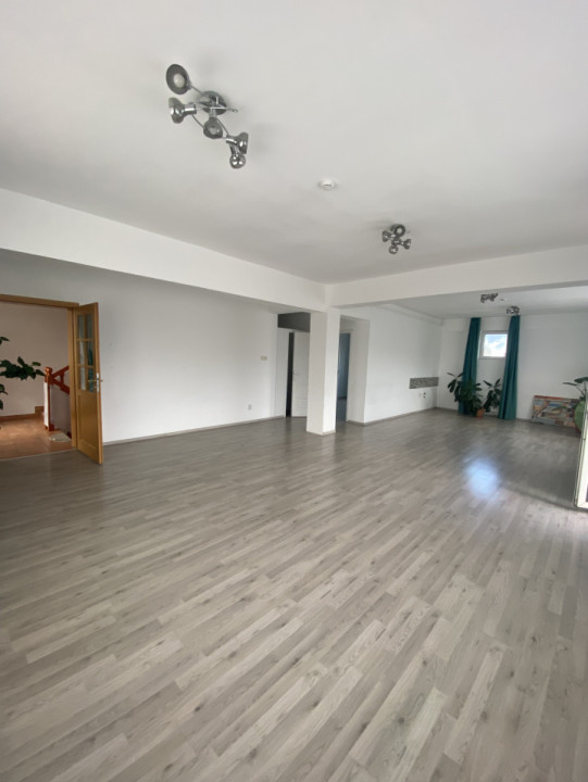 Inchiriere vilă Brașov 400 mp