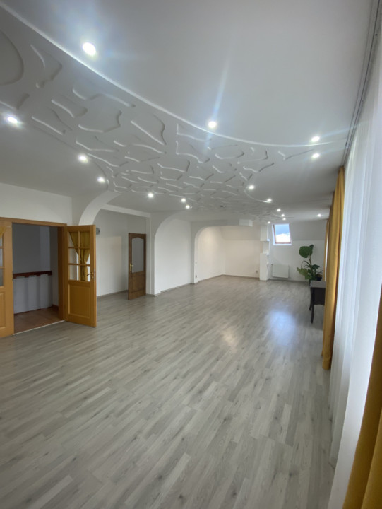 Inchiriere vilă Brașov 400 mp