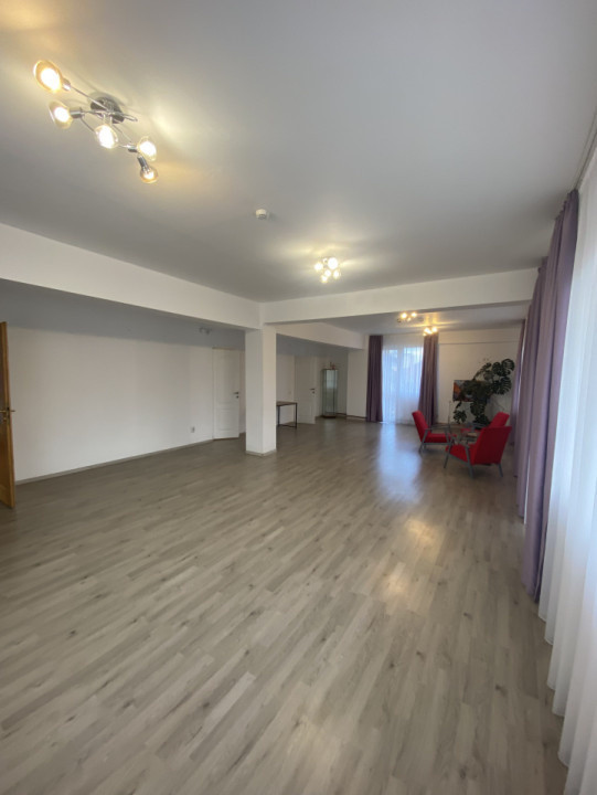 Inchiriere vilă Brașov 400 mp