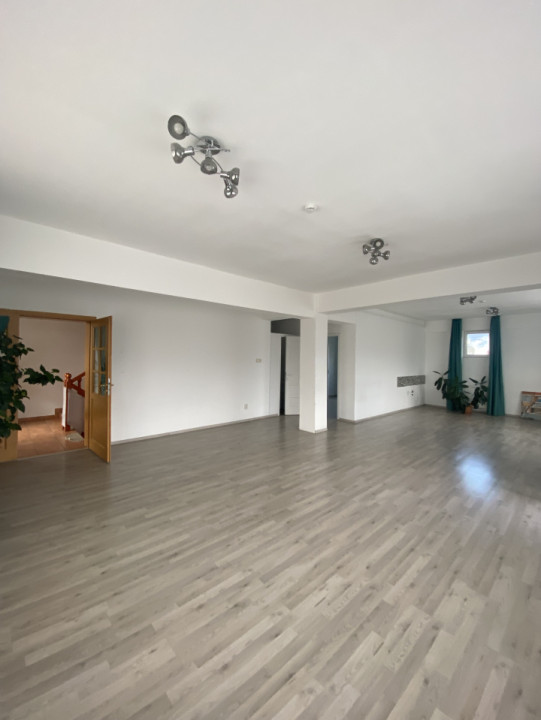 Inchiriere vilă Brașov 400 mp