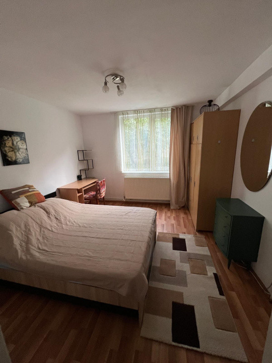Agentie, ofer spre inchiriere apartament 3 camere langa Colina