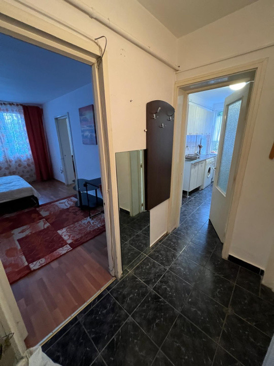 Agentie, ofer spre inchiriere apartament 3 camere langa Colina