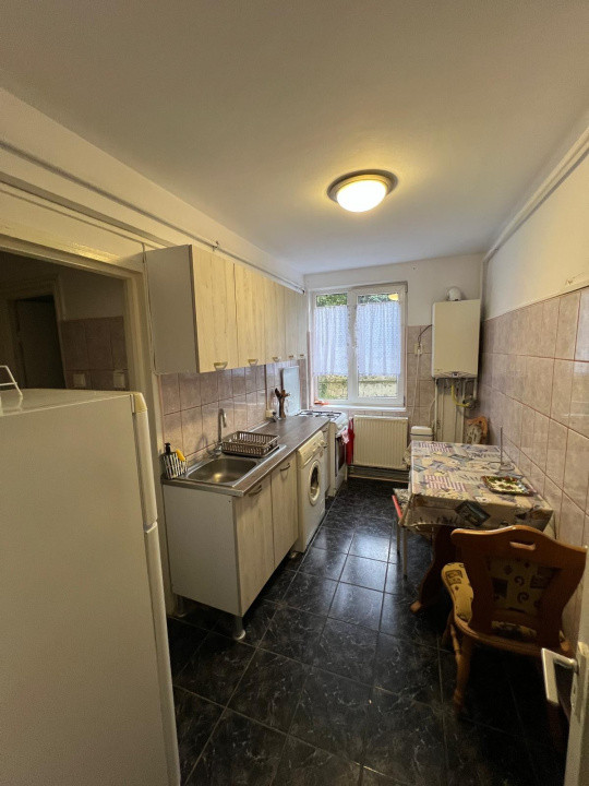 Agentie, ofer spre inchiriere apartament 3 camere langa Colina