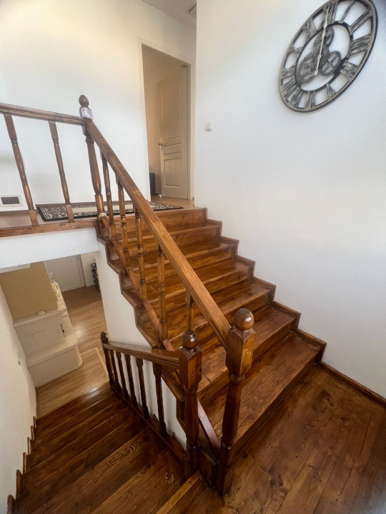 Închiriere casă/duplex cu 4 camere, curte de 180 mp., Florești