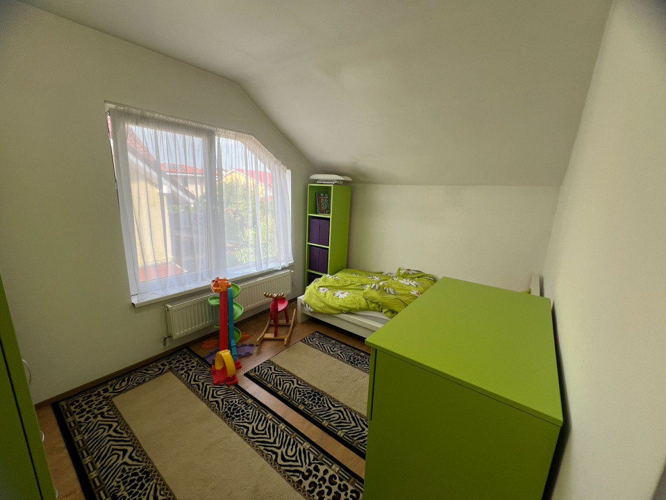 Închiriere casă/duplex cu 4 camere, curte de 180 mp., Florești