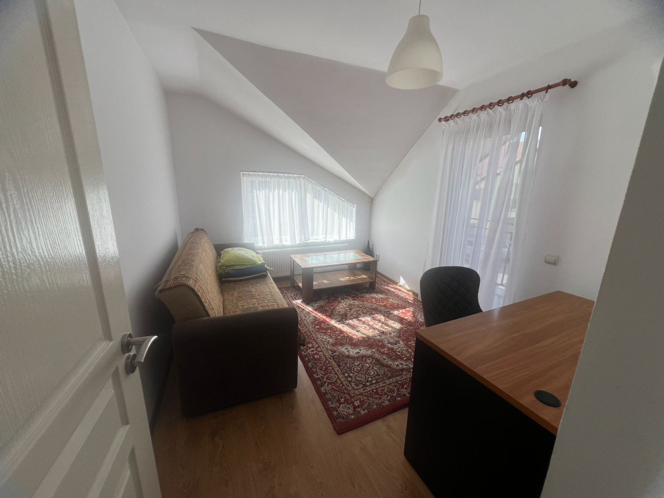 Închiriere casă/duplex cu 4 camere, curte de 180 mp., Florești