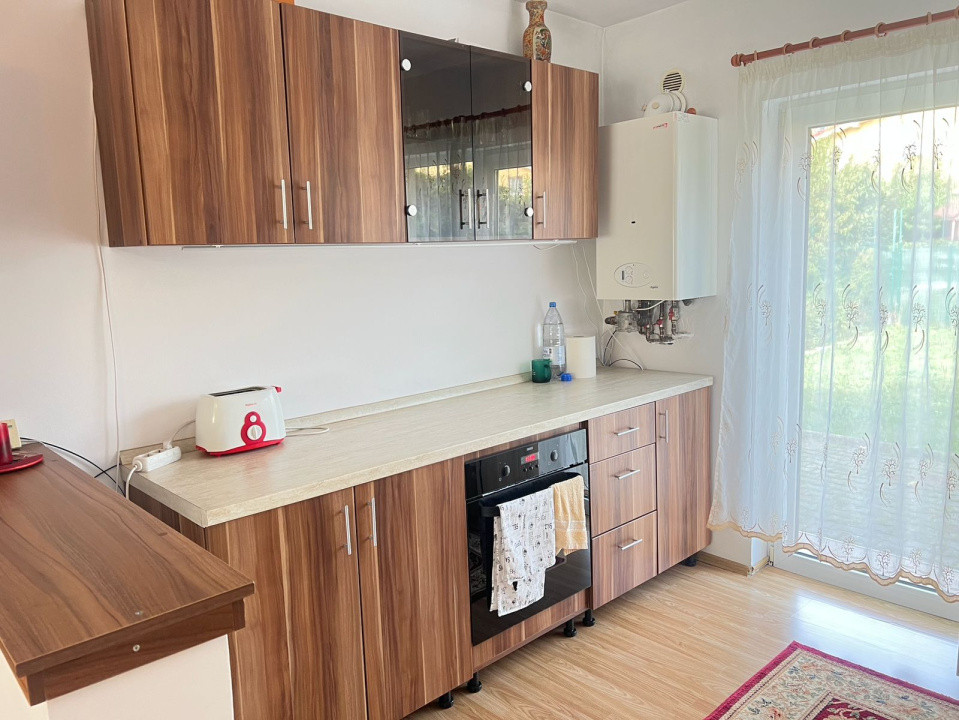 Închiriere casă/duplex cu 4 camere, curte de 180 mp., Florești